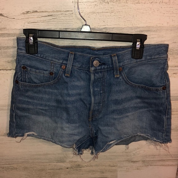 Levi’s 501 denim shorts summer distressed shorts size 26 Levi’s jean sho…​ - Picture 2 of 8
